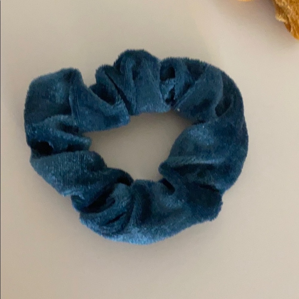 Scrunchie Bundle! - Picture 2 of 4